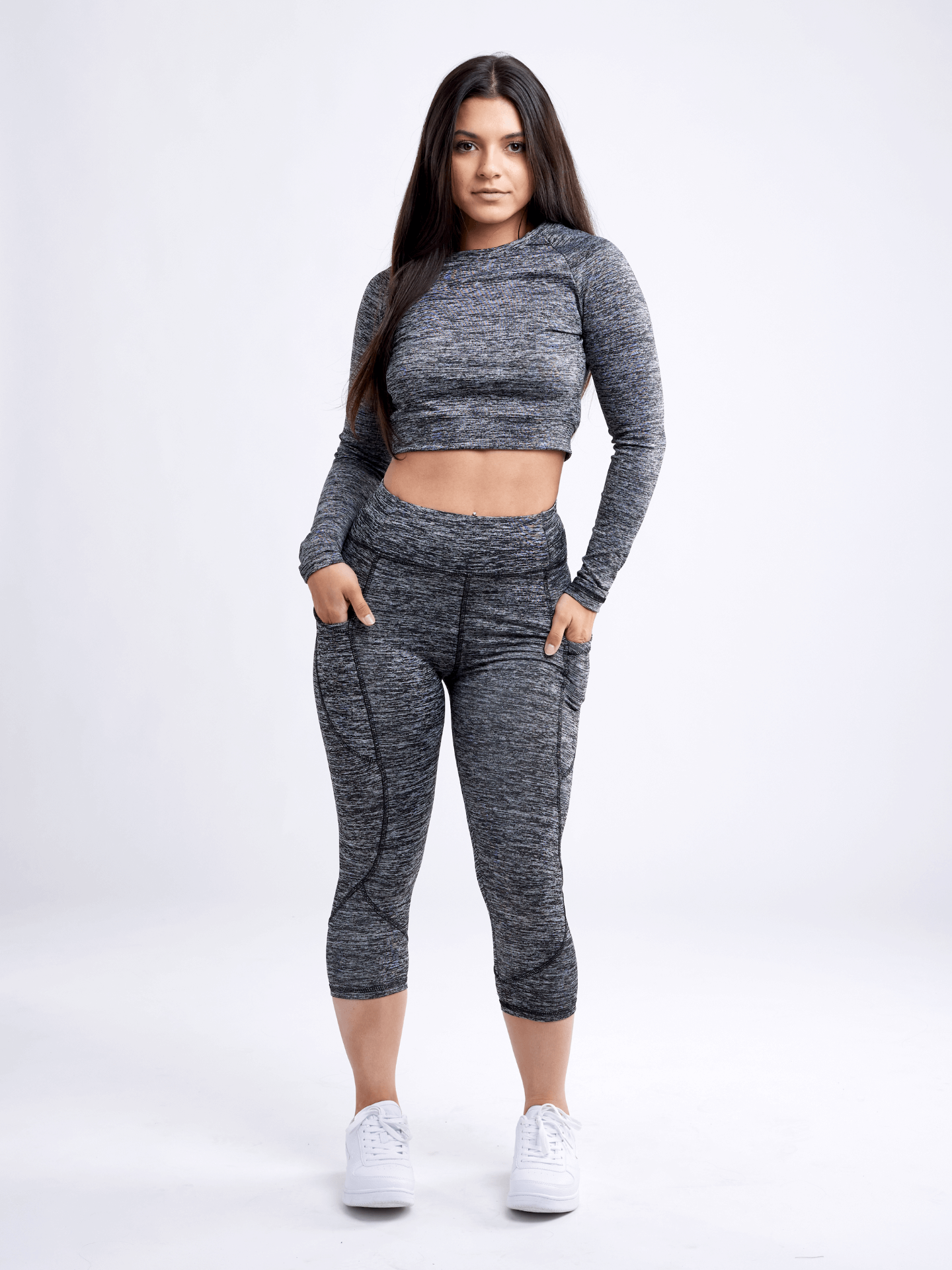 Mid-Rise Capri Fitness Leggings with Side Pockets