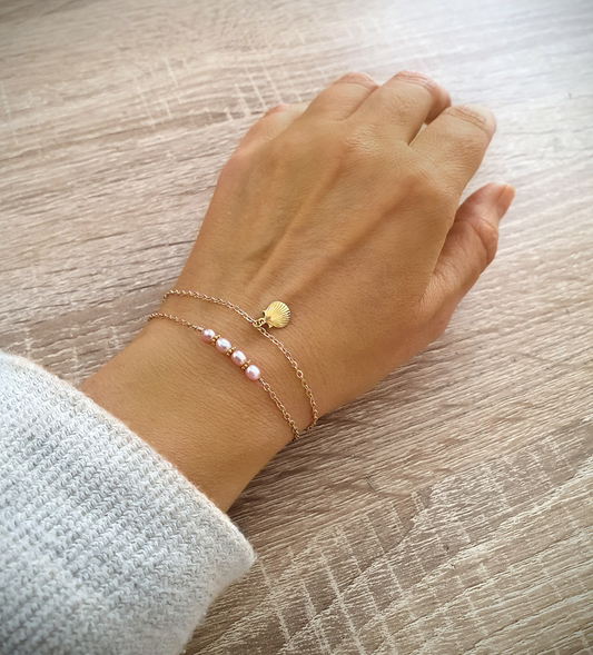 Gold seashell and pearl bracelet